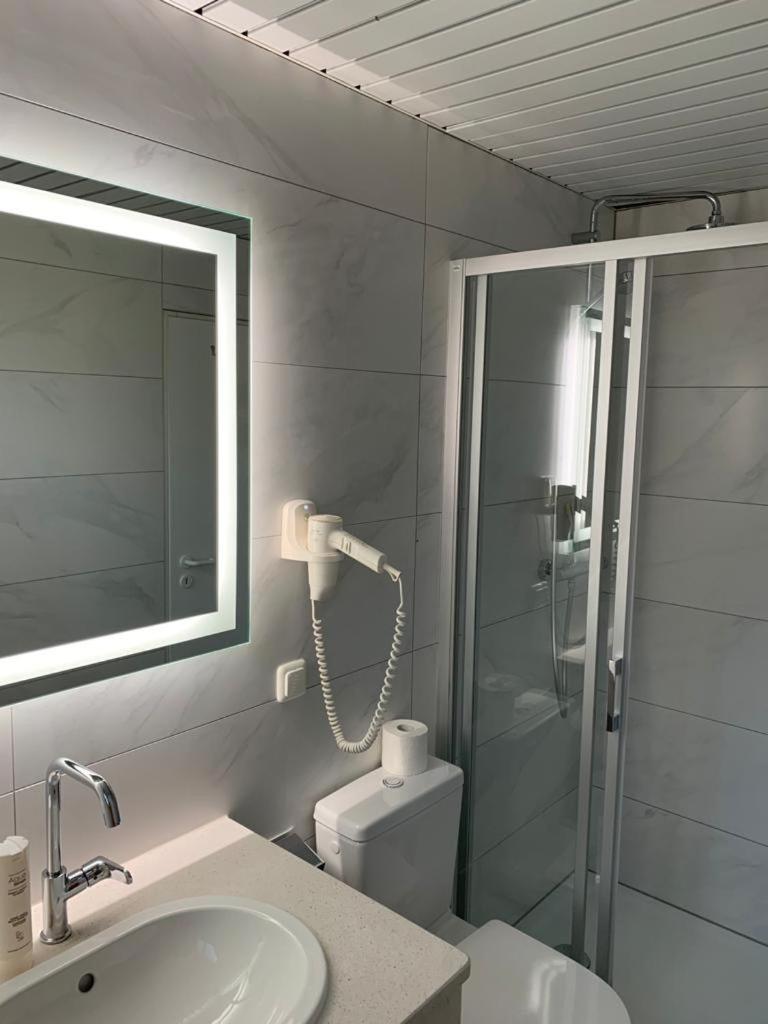 Landhotel Rosenhof Garni Am Plauer See Mit Ladesaeule Fuer E-Autos Quetzin Exterior foto