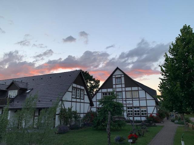 Landhotel Rosenhof Garni Am Plauer See Mit Ladesaeule Fuer E-Autos Quetzin Exterior foto